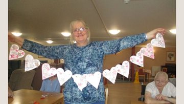 Romford care home enjoys crafty afternoons